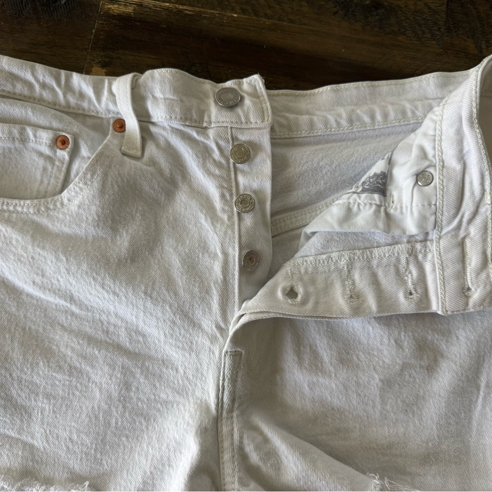 Levi’s Woman’s 501 denim shorts. Very gently used, no stains or rips